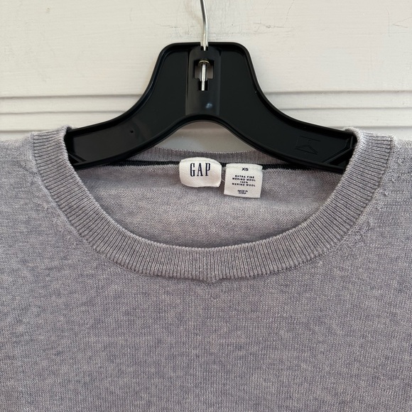 GAP 100% Merino Wool Light Gray Crew Neck Sweater - Women’s XS - Picture 2 of 7